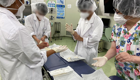 手術室手洗い・手袋着脱体験
